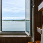 Lägenhet The Svalba Sea View *