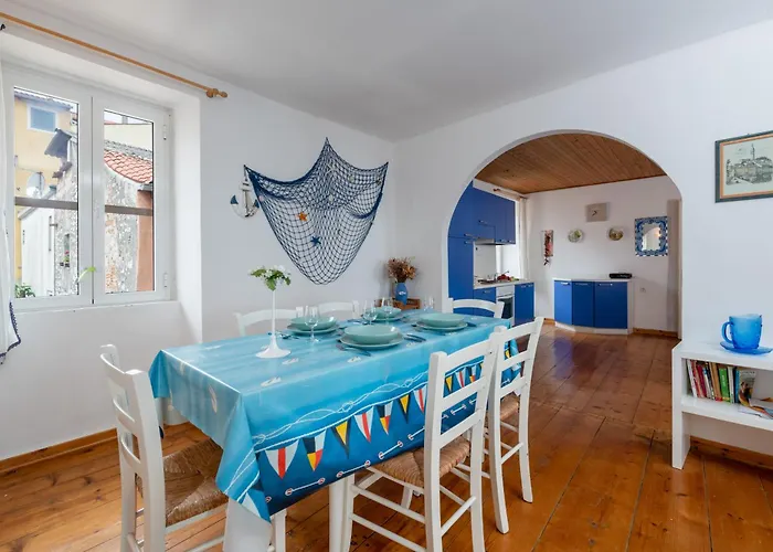 아파트 The Svalba Sea View 로비니